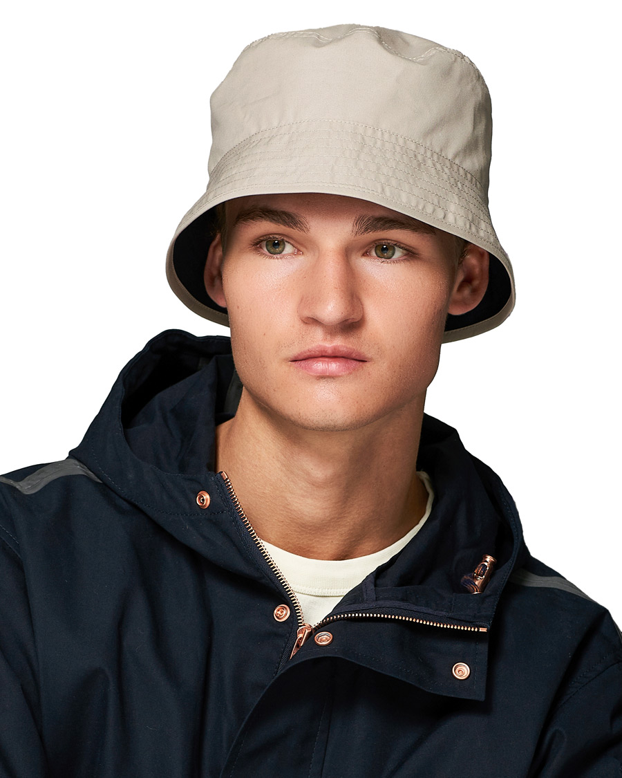 Herre | Private White V.C. Reversible Ventile Bucket Hat Stone | Private White V.C. | Reversible Ventile Bucket Hat Stone