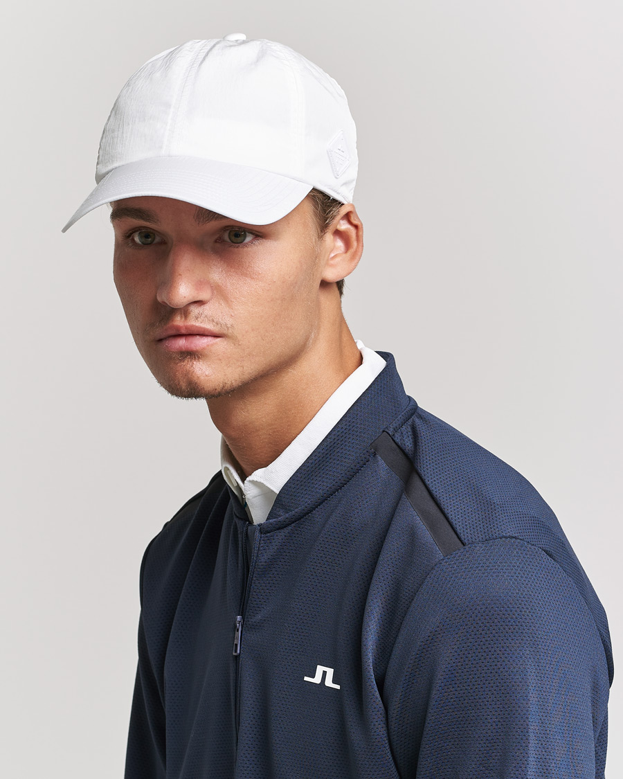 Herre | J.Lindeberg Elijah Crinkle Nylon Logo Cap White | J.Lindeberg | Elijah Crinkle Nylon Logo Cap White