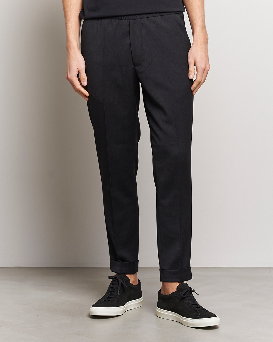 Herre | Wardrobe basics | Filippa K | Terry Cropped Trousers Black