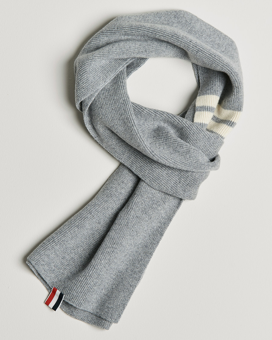 Herre | Thom Browne Full Needle Rib Cashmere Scarf Light Grey | Thom Browne | Full Needle Rib Cashmere Scarf Light Grey