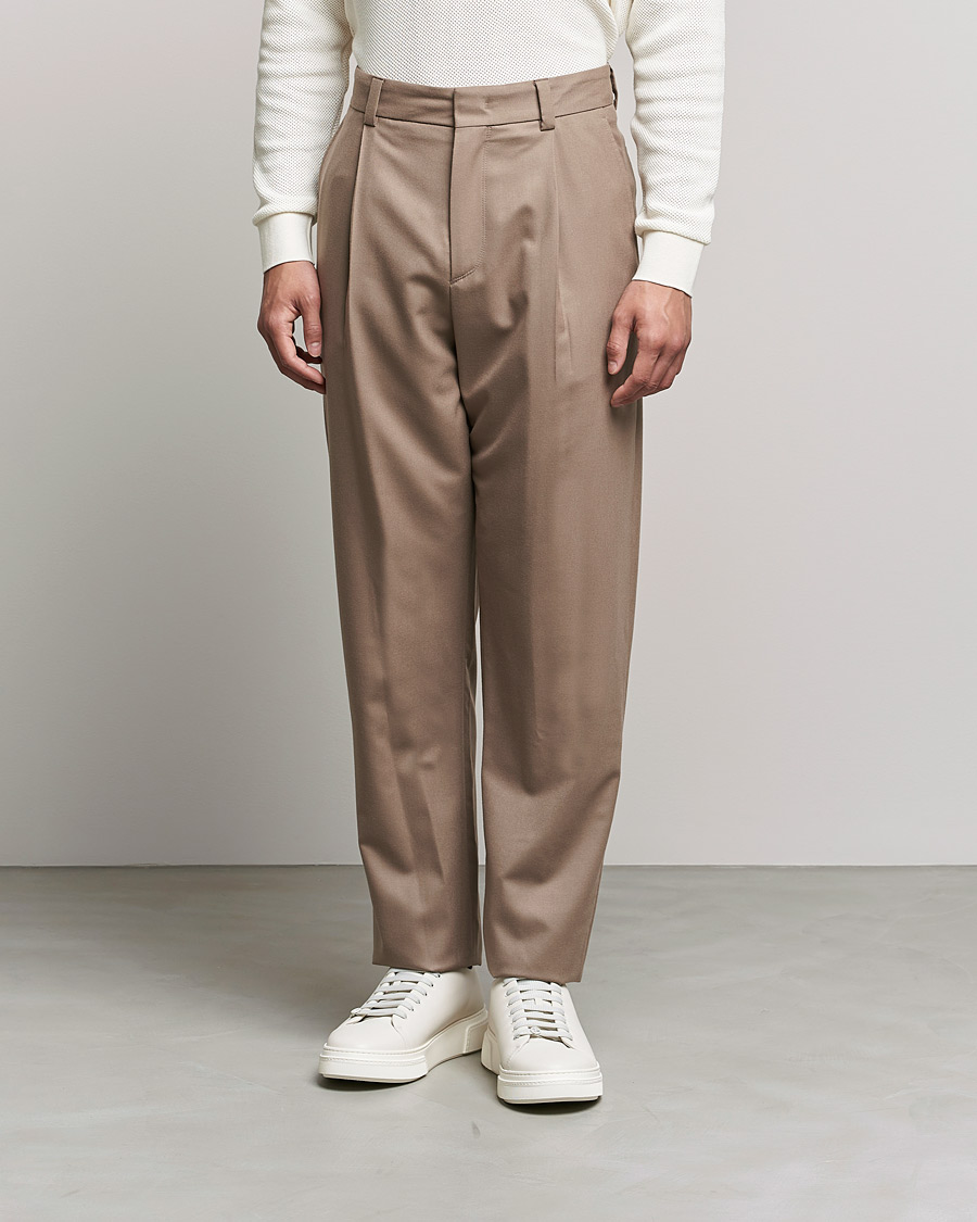 Herre | Quiet Luxury | Giorgio Armani | Tapered Pleated Flannel Trousers Beige