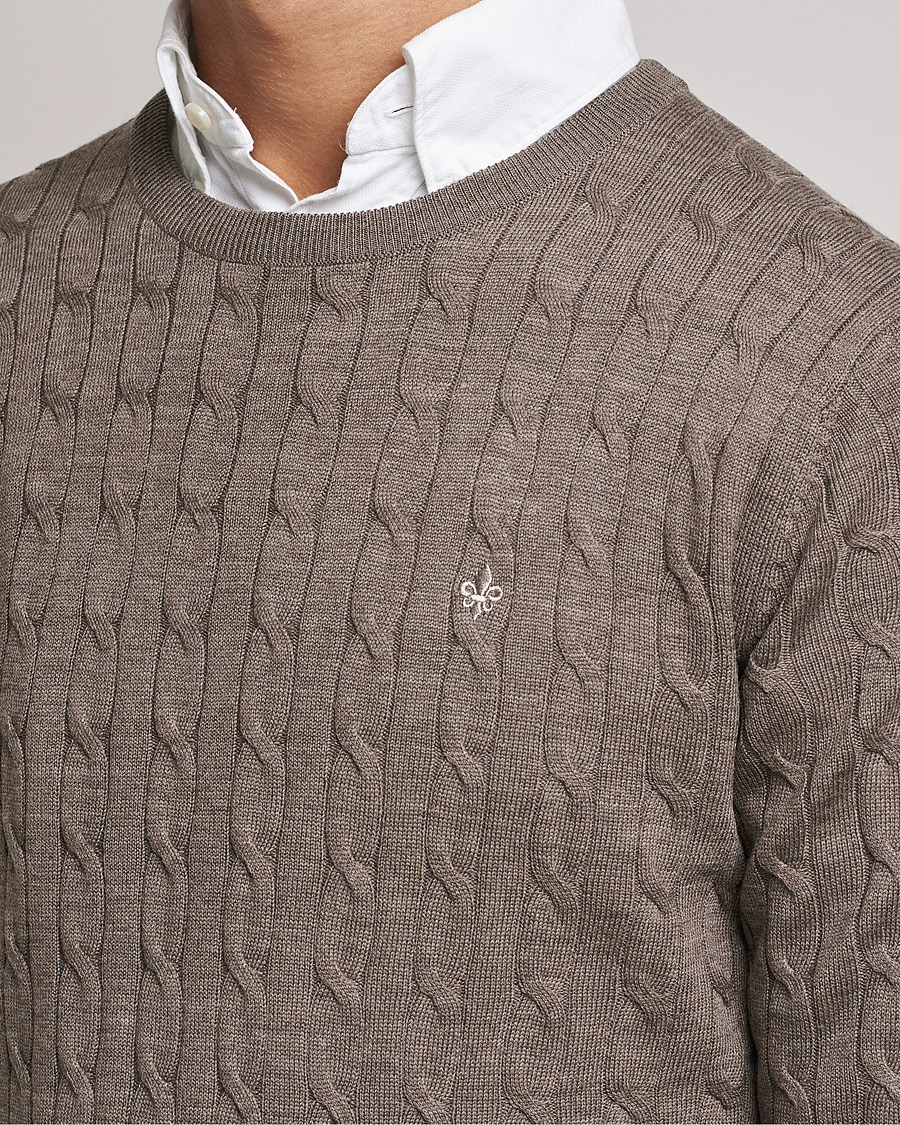Herre | Trøjer | Morris | Merino Cable Crew Neck Light Brown
