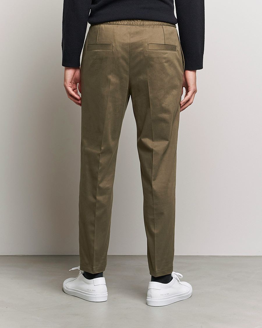 Herre | Bukser | Tiger of Sweden | Sosa Brushed Satin Trouser Olive Extreme