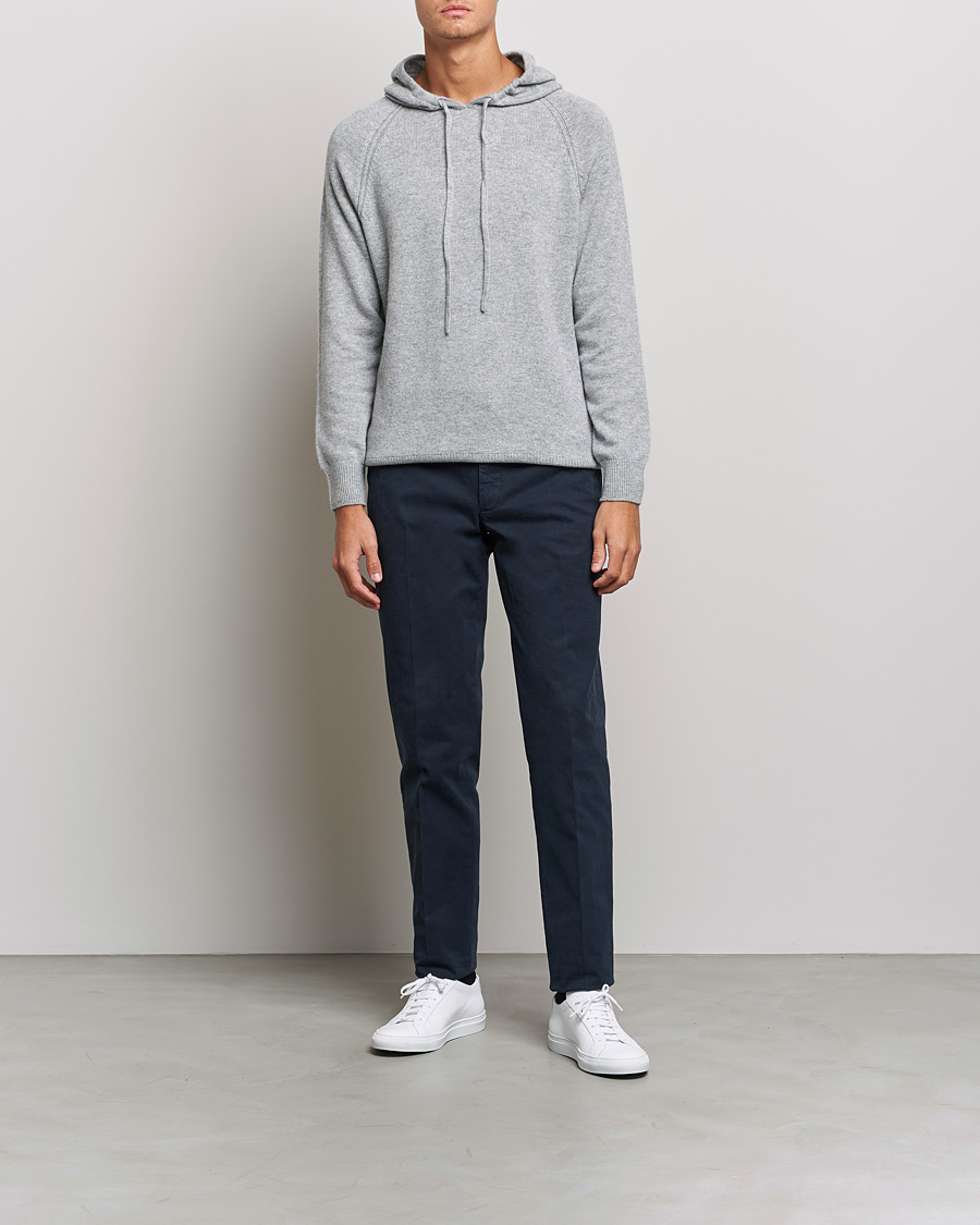 Herre | Trøjer | Johnstons of Elgin | Seamless Cashmere Hoodie Silver