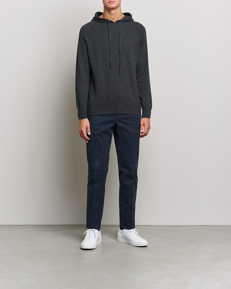 Herre | Trøjer | Johnstons of Elgin | Seamless Cashmere Hoodie Carbon