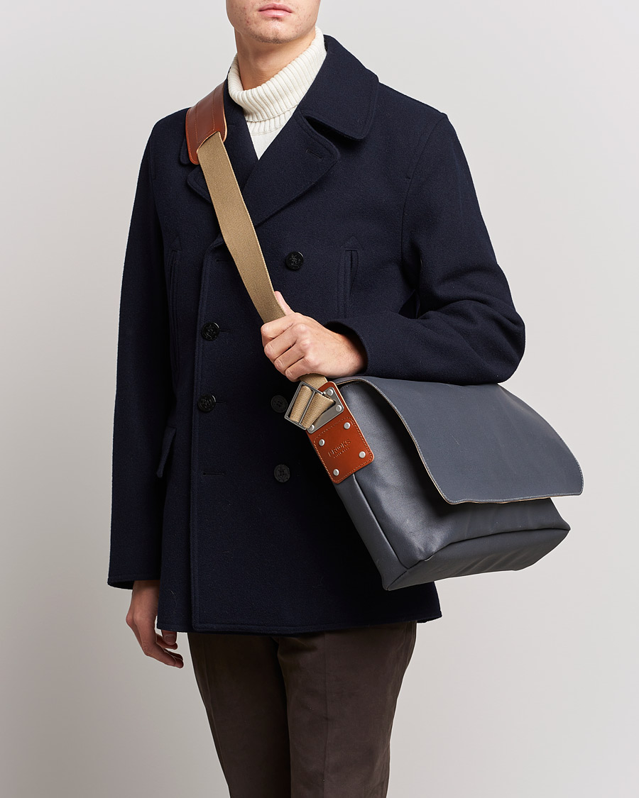 Herre | Brooks England Barbican Cotton Canvas 13L Shoulder Bag Grey | Brooks England | Barbican Cotton Canvas 13L Shoulder Bag Grey