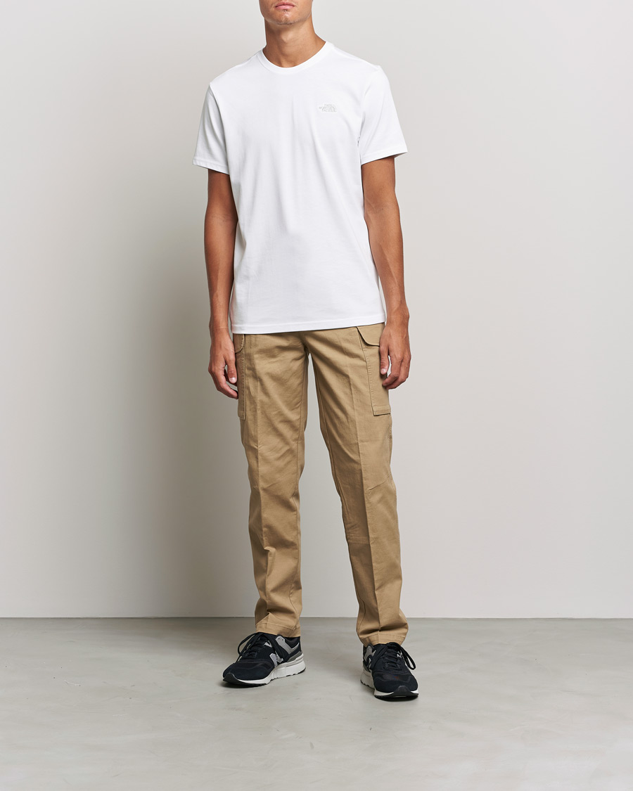 Herre | T-Shirts | The North Face | Premium Simple Logo Tee White