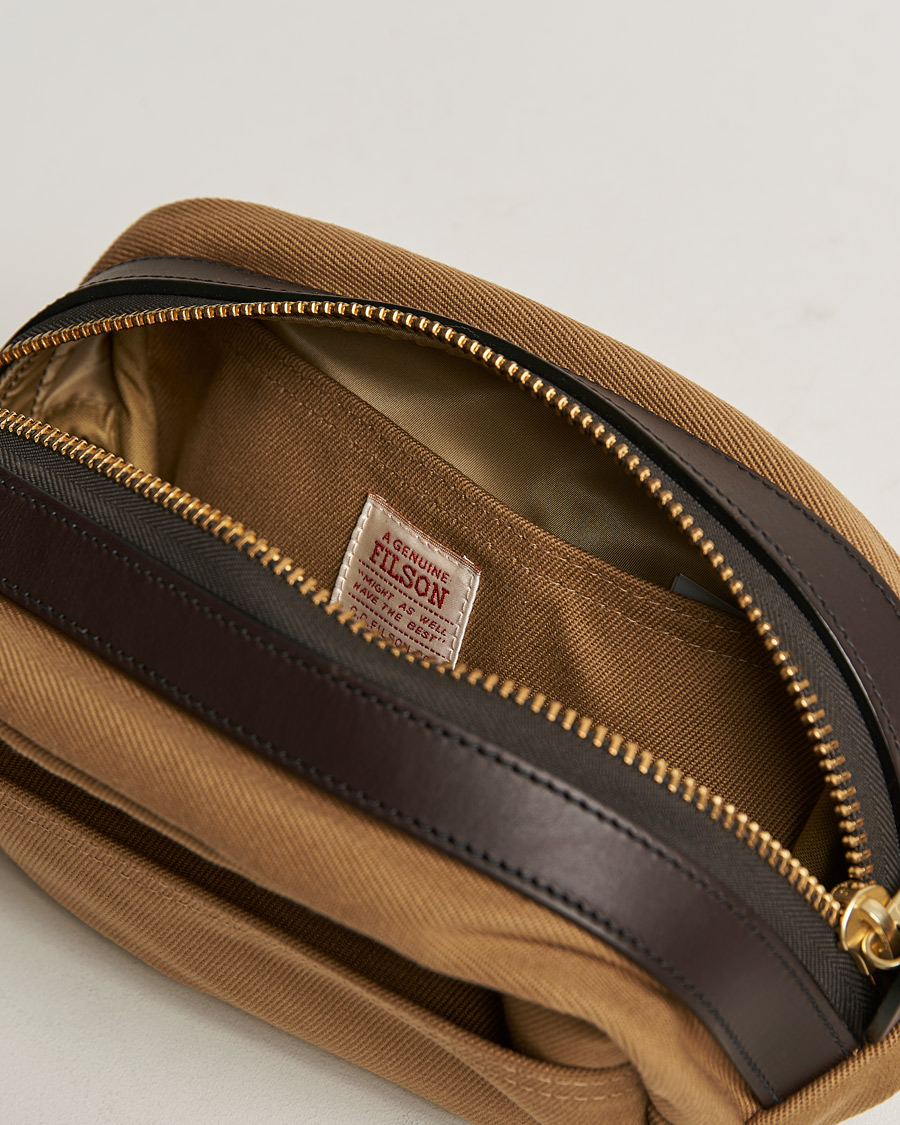 Herre | Tasker | Filson | Rugged Twill Travel Kit Tan