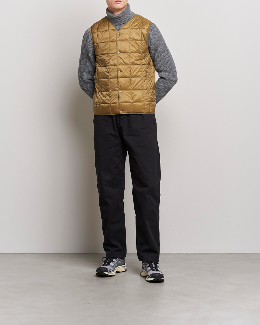 Herre | Jakker | TAION | V-Neck Lightweight Down Vest Beige