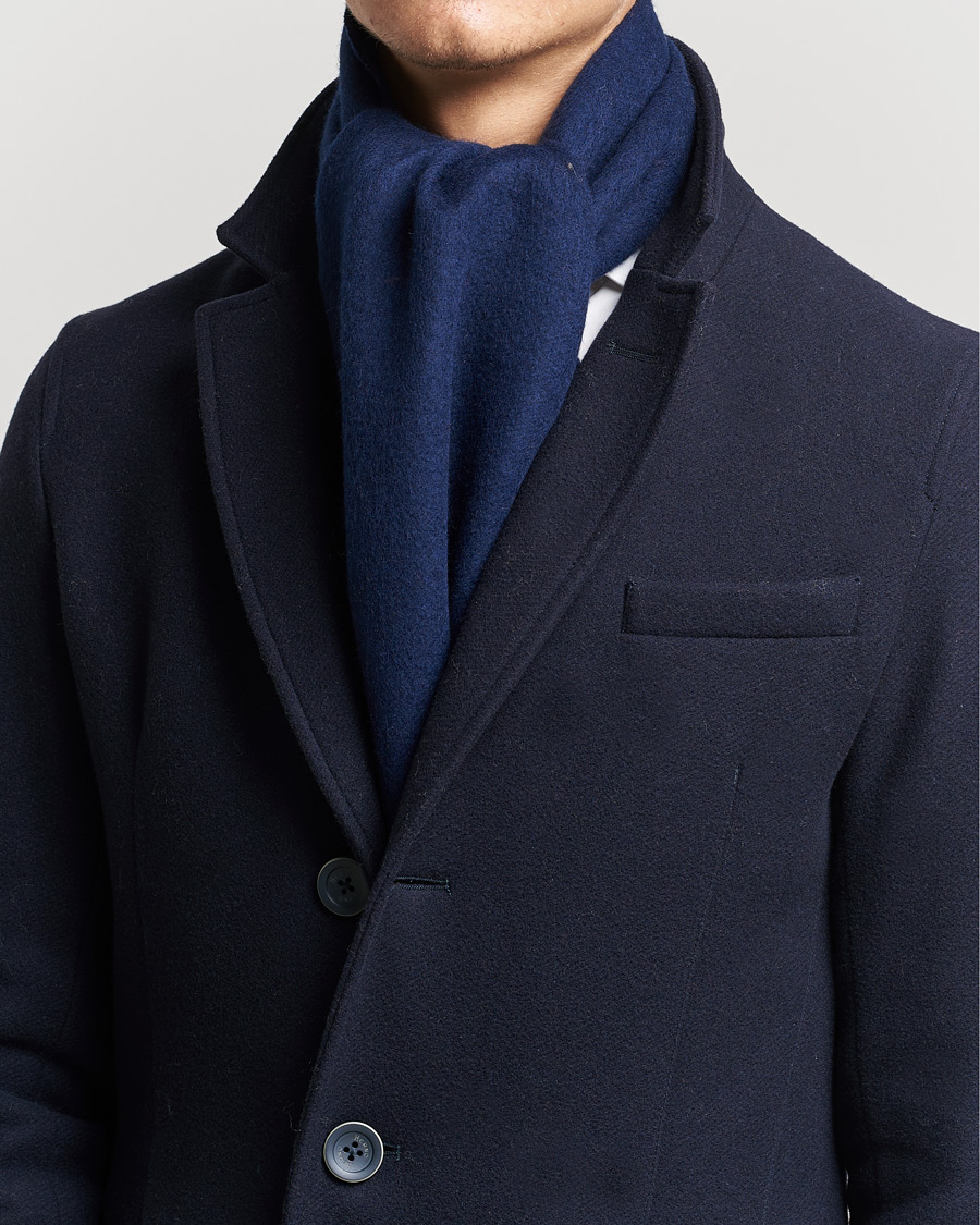 Herre |  | Begg & Co | Vier Lambswool/Cashmere Solid Scarf Navy