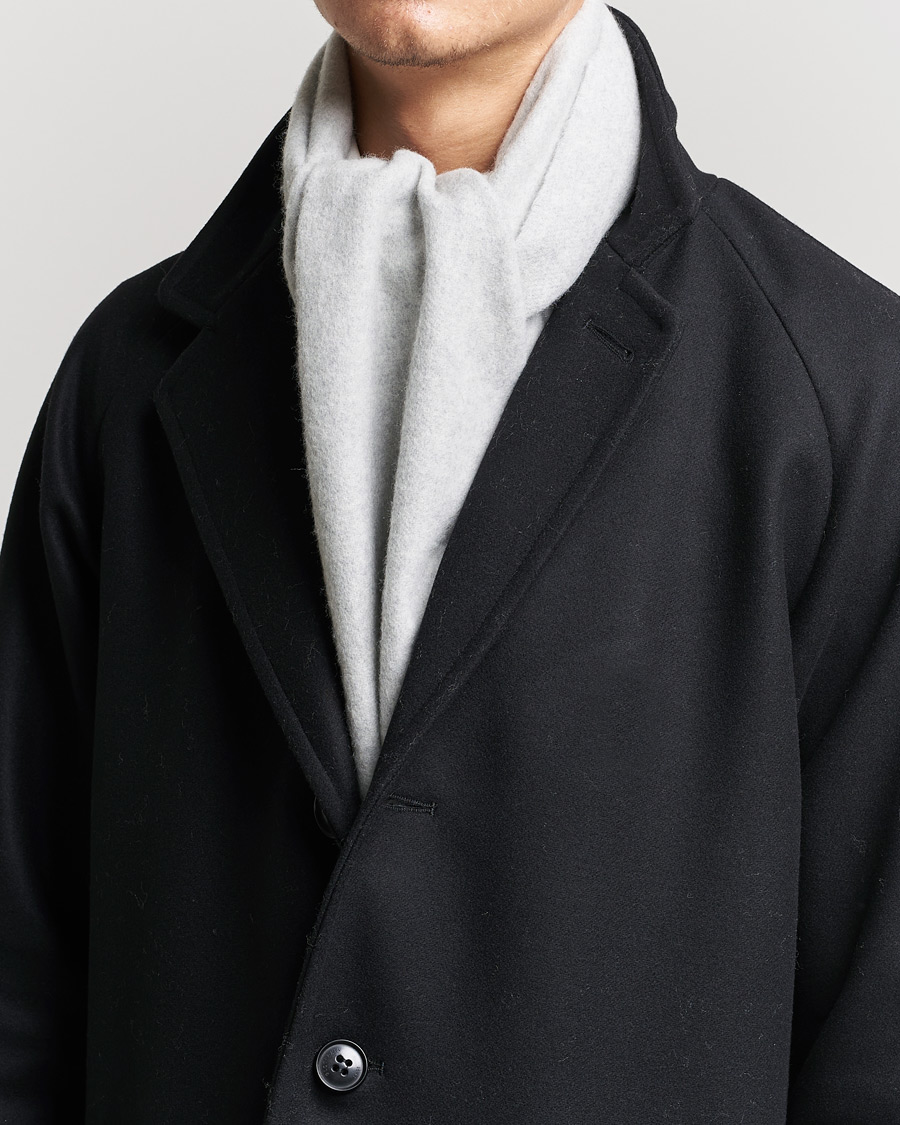 Herre | Begg & Co Vier Lambswool/Cashmere Solid Scarf Silver | Begg & Co | Vier Lambswool/Cashmere Solid Scarf Silver