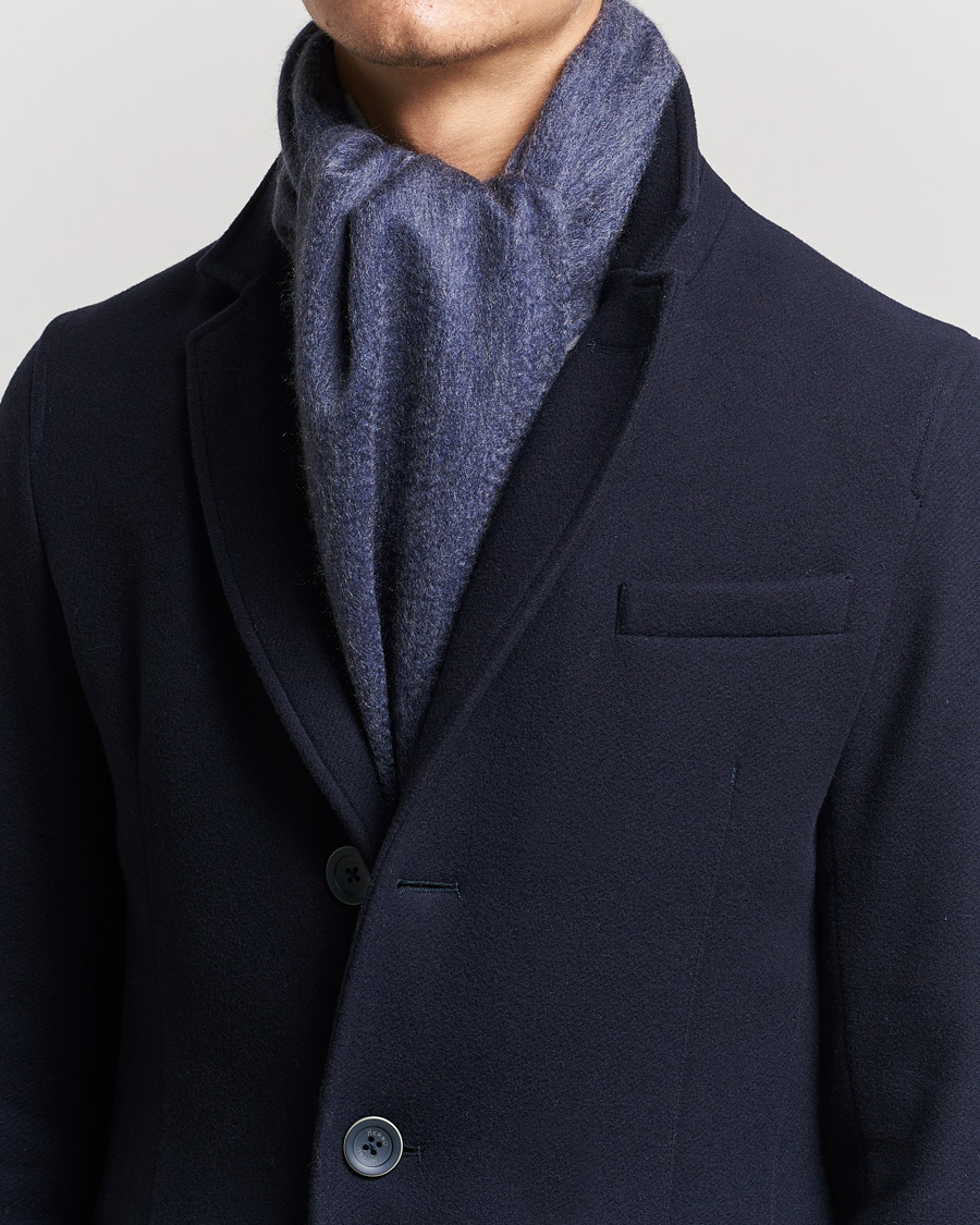 Herre | Begg & Co Arran Reversible Cashmere Scarf Navy/Grey | Begg & Co | Arran Reversible Cashmere Scarf Navy/Grey