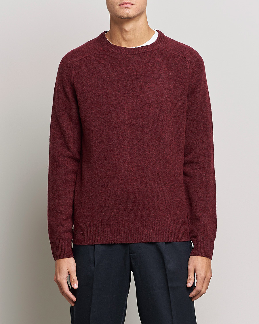 Herre | Under 1000 | A Day's March | Brodick Lambswool Sweater Wine