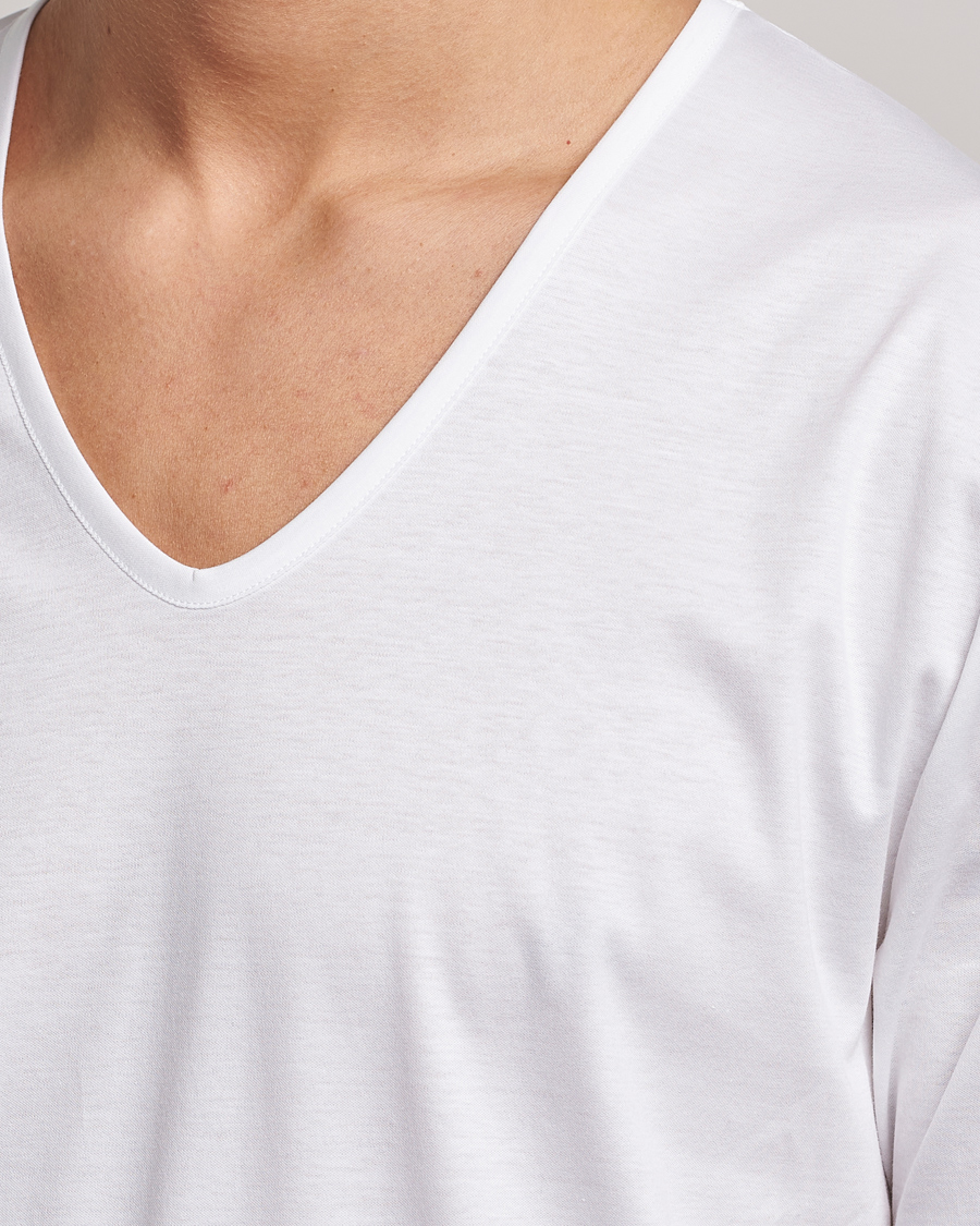 Herre | T-Shirts | Zimmerli of Switzerland | Sea Island Cotton V-Neck T-Shirt White