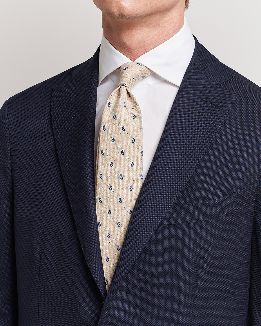 Herre | Amanda Christensen Silk/Linen/Cotton Paisley 8cm Tie Sand | Amanda Christensen | Silk/Linen/Cotton Paisley 8cm Tie Sand