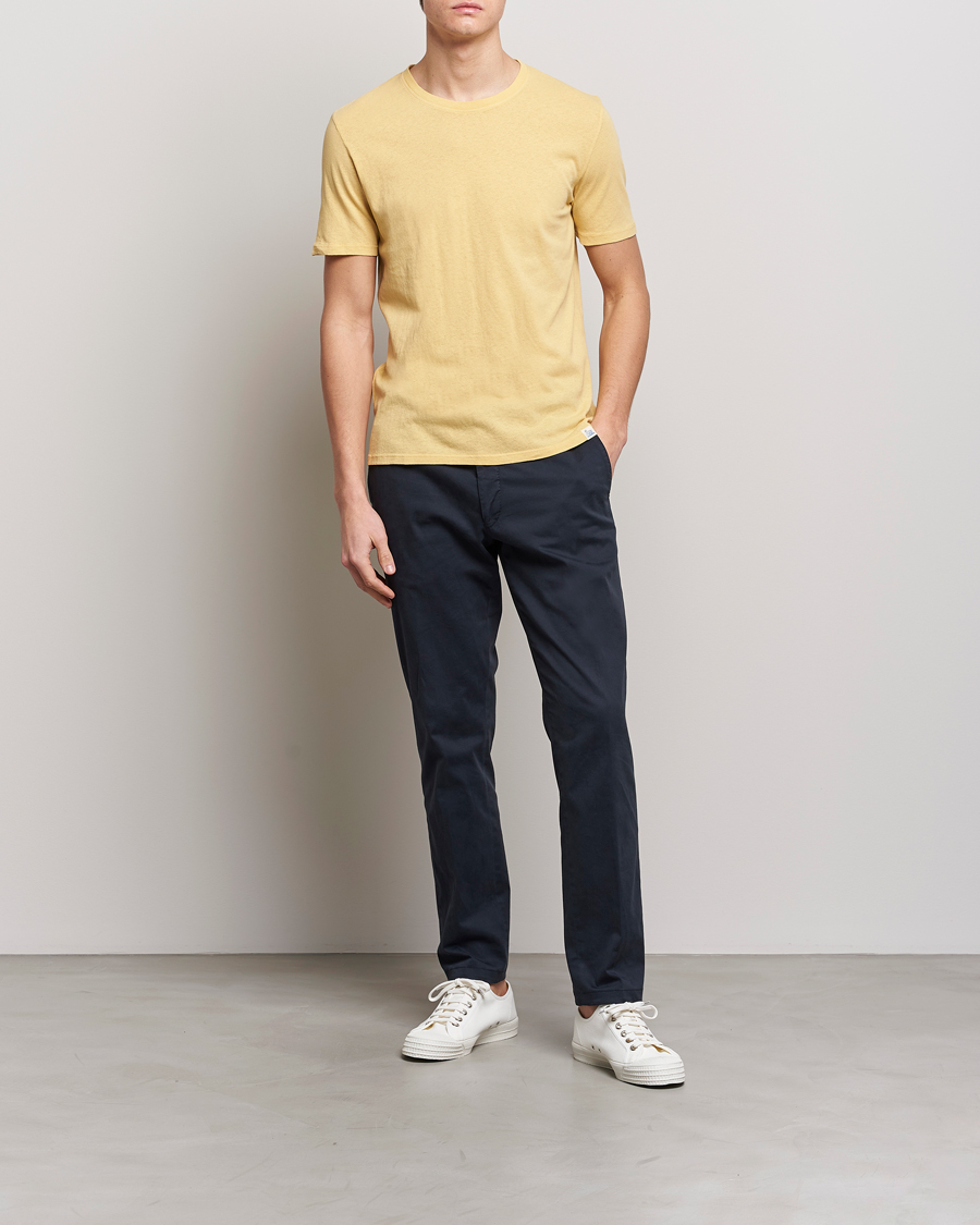 Herre | T-Shirts | Merz b. Schwanen | Organic Cotton Washed Crew Neck T-Shirt Yellow