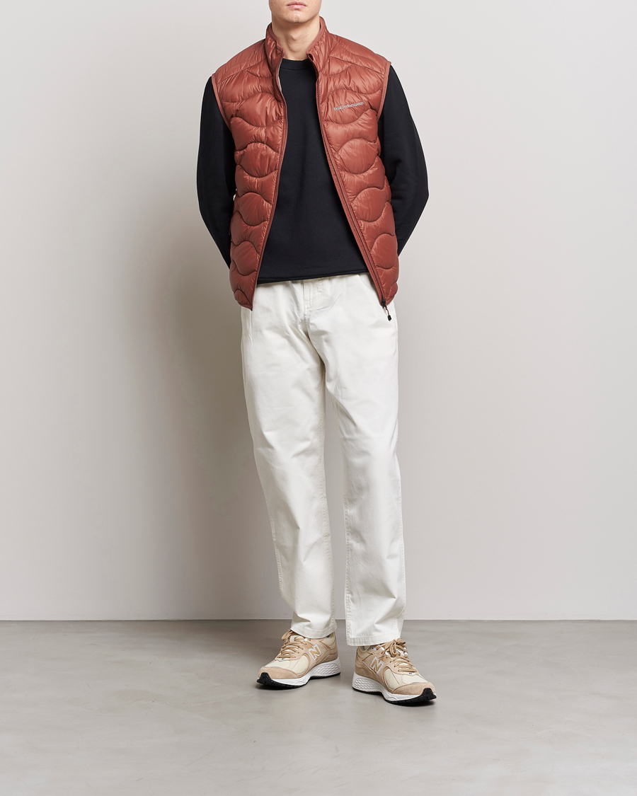 Herre | Veste | Peak Performance | Helium Down Vest Classic Clay