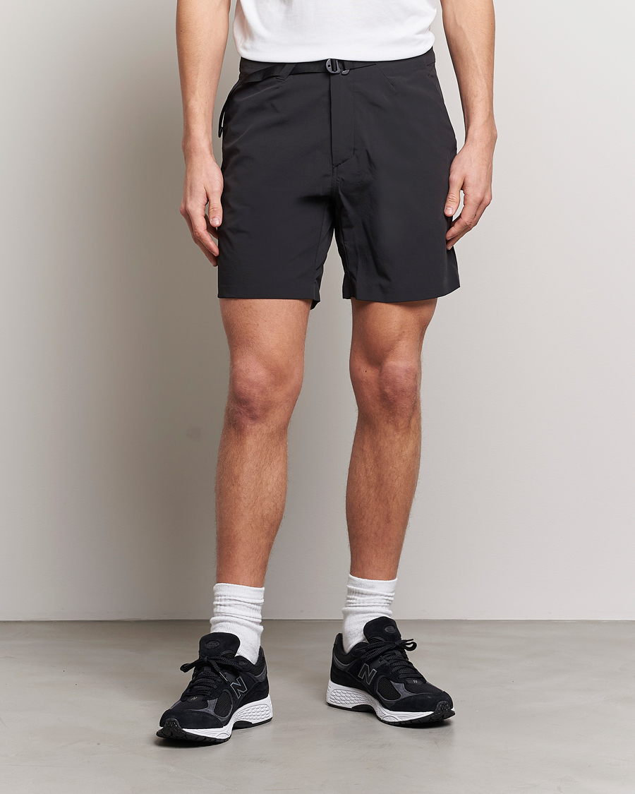 Men | Shorts | Peak Performance | Vislight Light Shorts Off Black