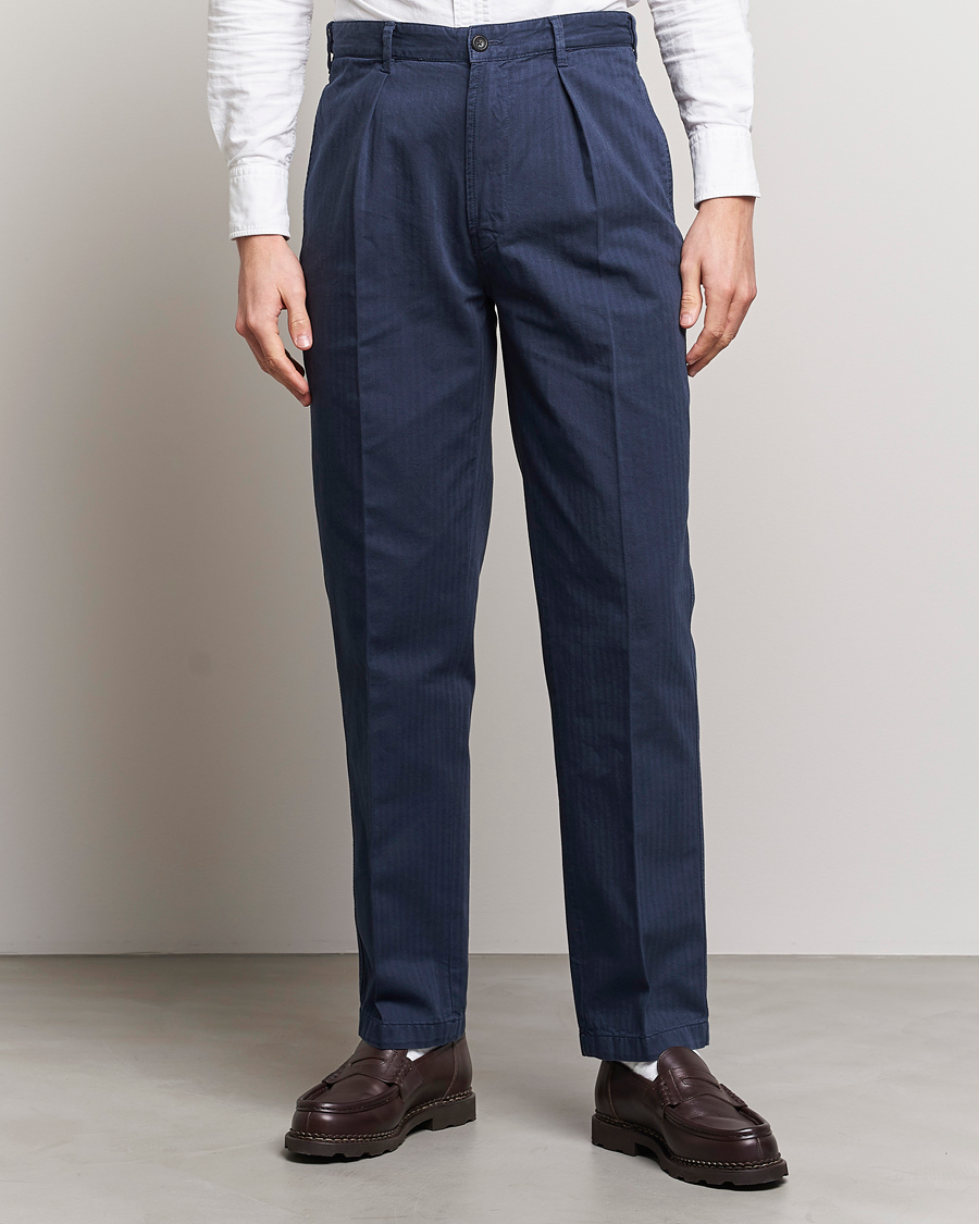Herre | Bukser | Drake's | Cotton Herringbone One Pleat Chino Navy