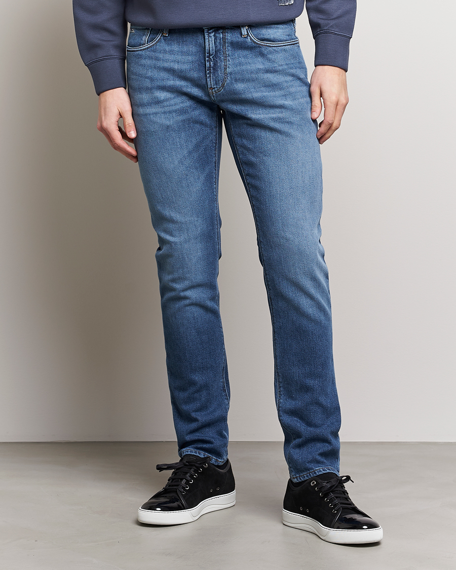 jeg er glad Eksamensbevis hård Emporio Armani Slim Fit Jeans Light Blue - CareOfCarl.dk