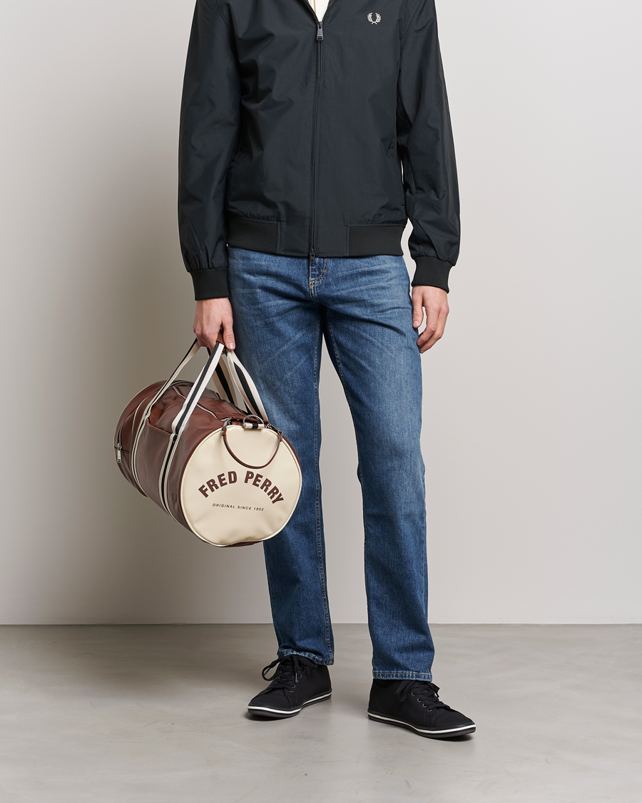 Herre | Fred Perry Classic Barrel Bag Tan | Fred Perry | Classic Barrel Bag Tan