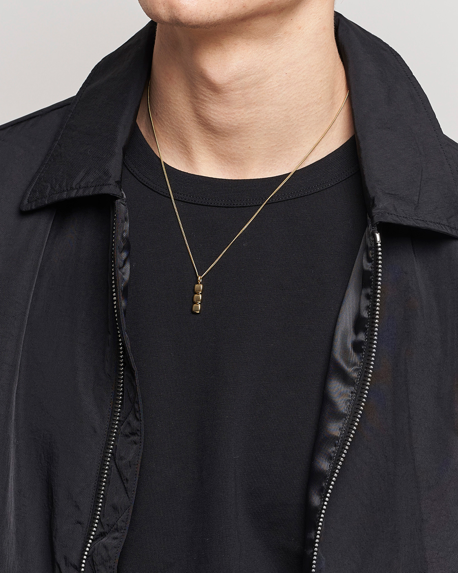 Herre | Tom Wood Mini Cushion Pendant Necklace Gold | Tom Wood | Mini Cushion Pendant Necklace Gold