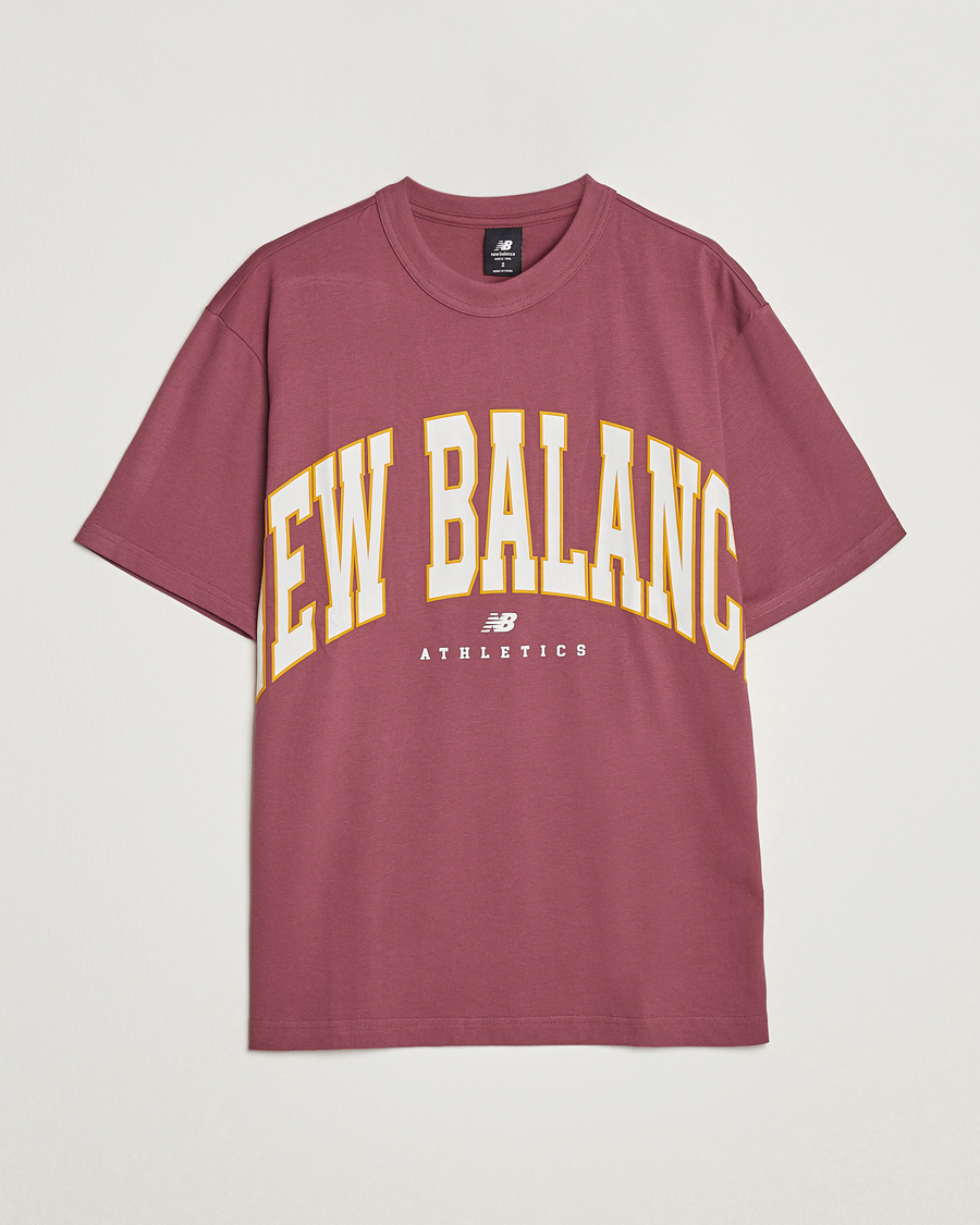Herre | T-Shirts | New Balance | Athletics Warped T-Shirt Washed Burgundy