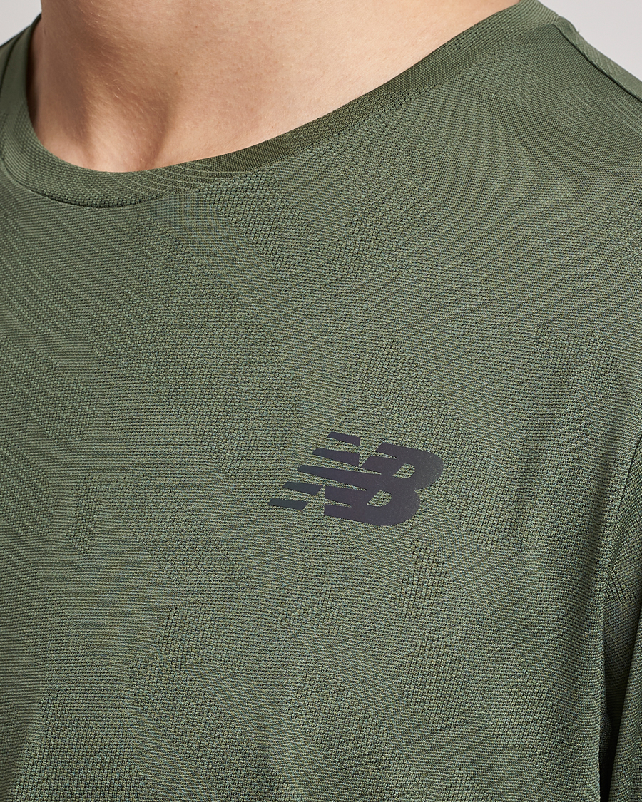 Herre | T-Shirts | New Balance Running | Q Speed Jacquard Long Sleeve T-Shirt Olive