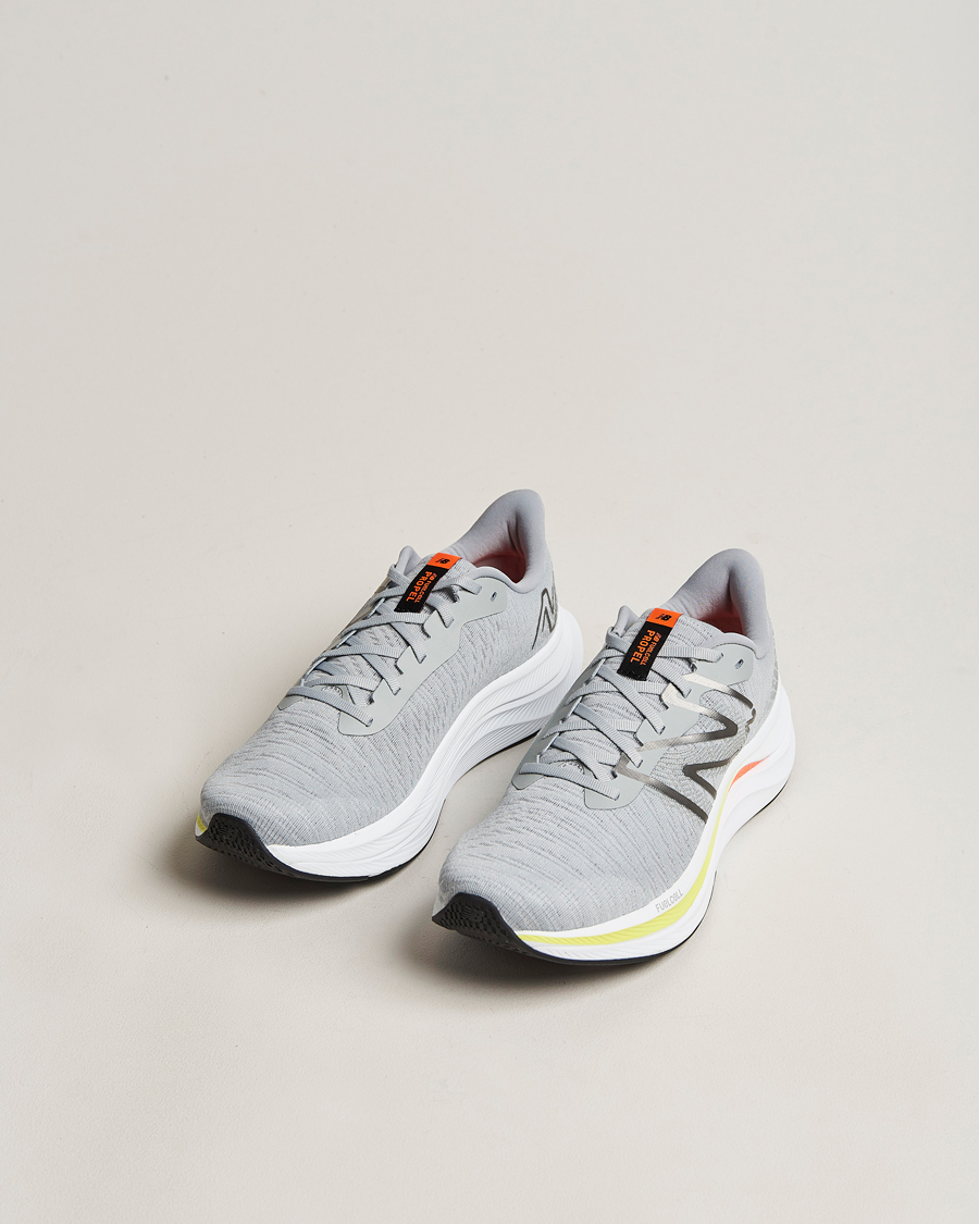 Herre | Running sneakers | New Balance Running | FuelCell Propel v4 Quartz Grey