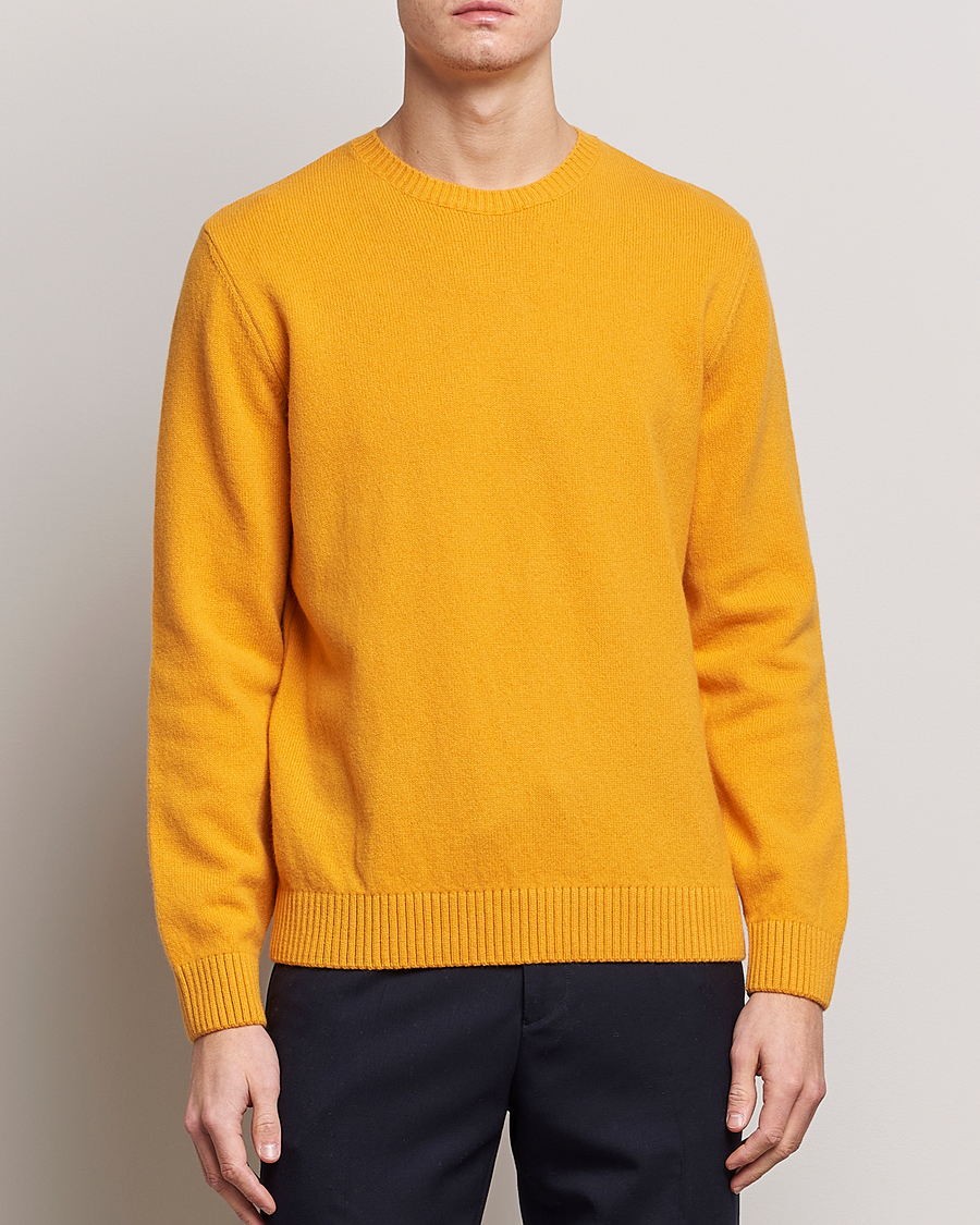Herre | Strikkede trøjer | Colorful Standard | Classic Merino Wool Crew Neck Burned Yellow