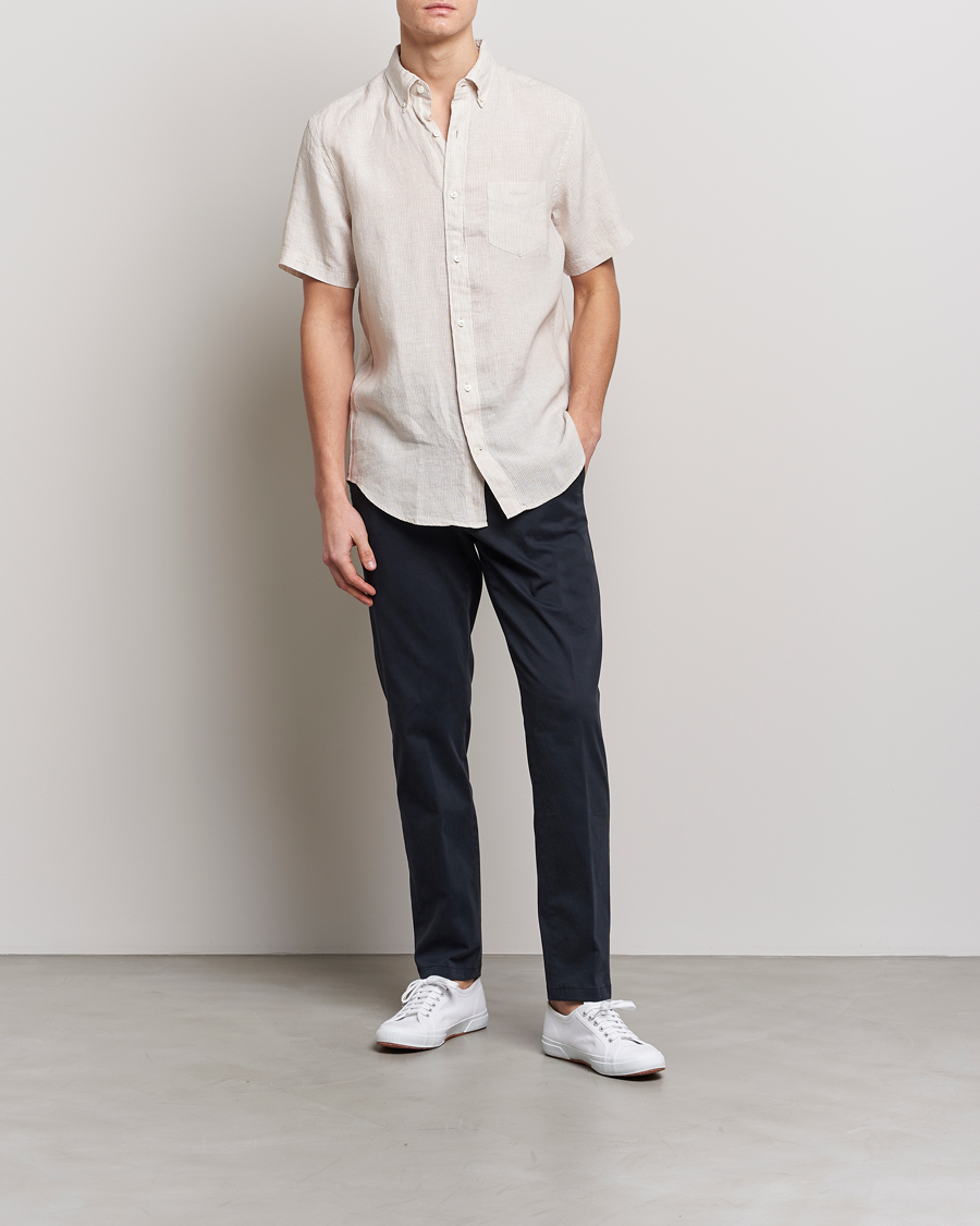 Herre | Skjorter | GANT | Regular Fit Striped Linen Short Sleeve Shirt Dry Sand