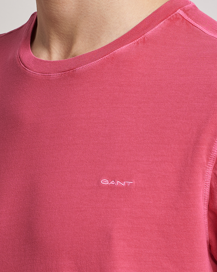 Herre | T-Shirts | GANT | Sunbleached T-Shirt Magenta Pink
