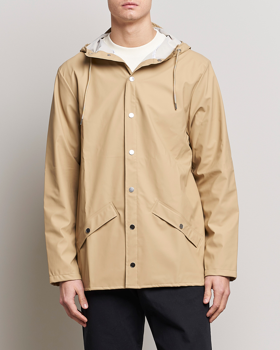 Herre | Gå regnen i møde med stil | RAINS | Jacket Sand