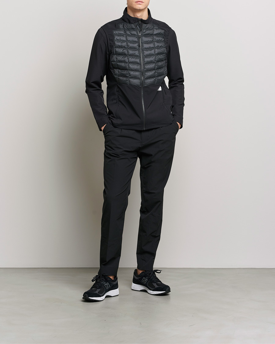 Herre | Veste | The North Face | Mountain Athletics Thermoball Vest Black/Asphalt