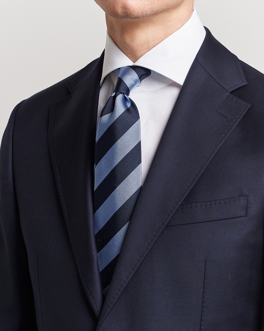 Herre | Amanda Christensen Regemental Stripe Classic Tie 8 cm Sky Blue/Navy | Amanda Christensen | Regemental Stripe Classic Tie 8 cm Sky Blue/Navy