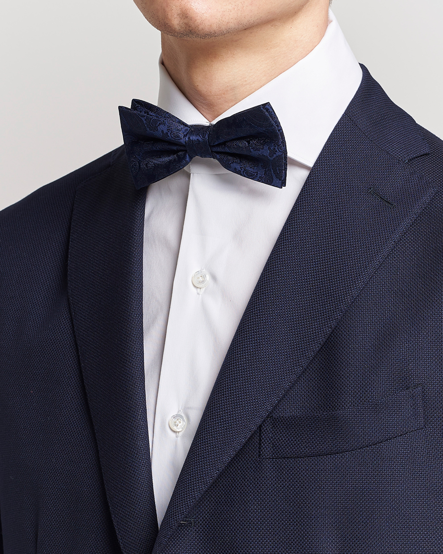Herre | Amanda Christensen Tonal Paisley Pre Tie Silk Navy | Amanda Christensen | Tonal Paisley Pre Tie Silk Navy