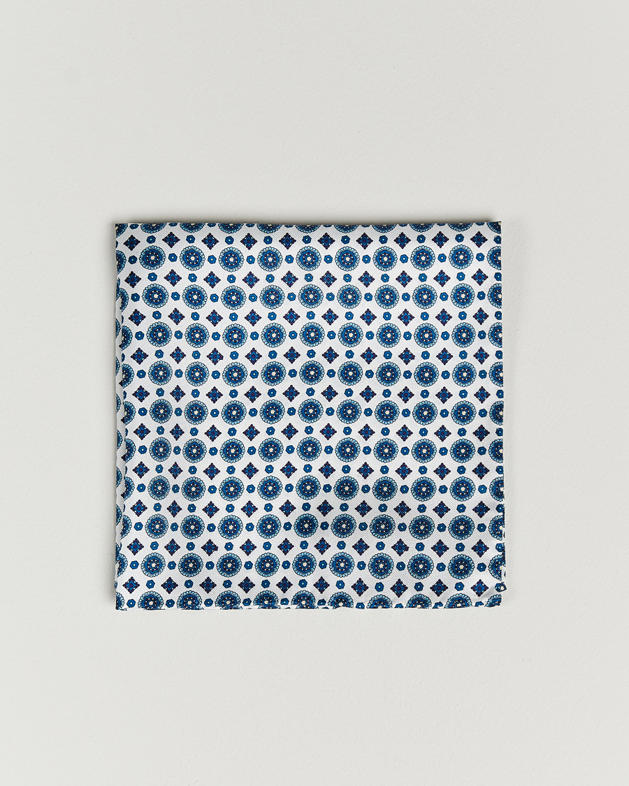 Herre | Amanda Christensen Medallion Silk Pocket Square White | Amanda Christensen | Medallion Silk Pocket Square White
