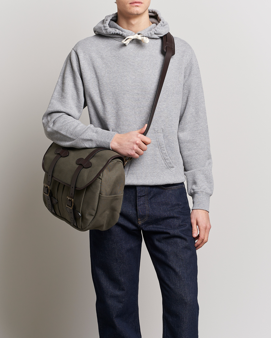 Herre | Filson Rugged Twill Medium Field Bag Otter Green | Filson | Rugged Twill Medium Field Bag Otter Green