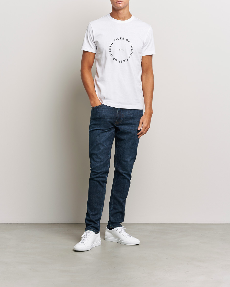 Herre | T-Shirts | Tiger of Sweden | Dillan Crew Neck Logo T-Shirt Pure White