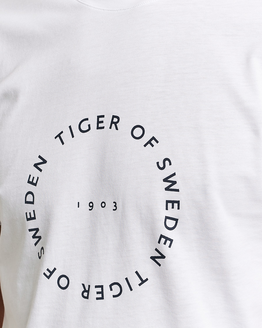 Herre | T-Shirts | Tiger of Sweden | Dillan Crew Neck Logo T-Shirt Pure White