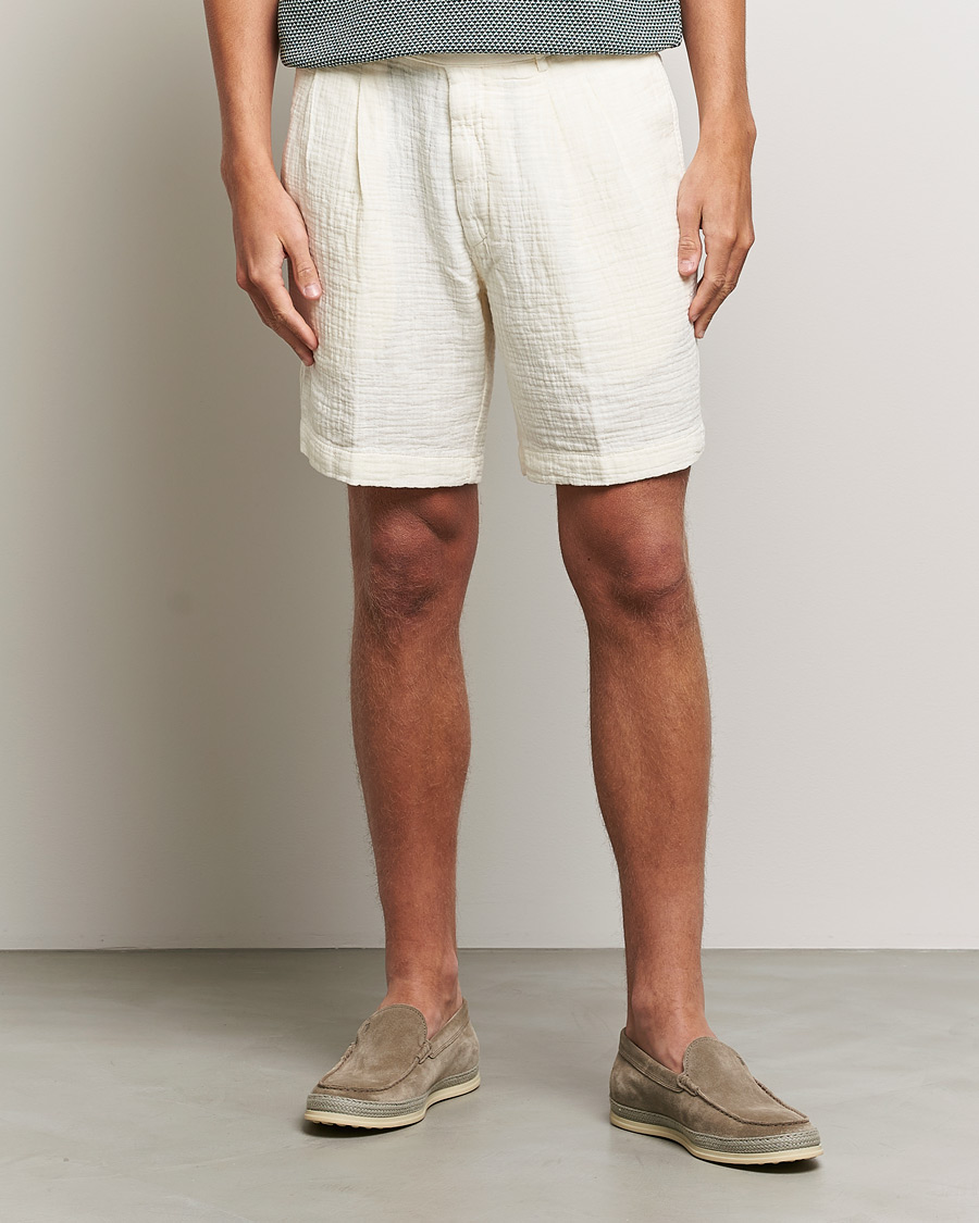 Herre | Chino shorts | Oscar Jacobson | Tanker Pleated Crepe Cotton Shorts White