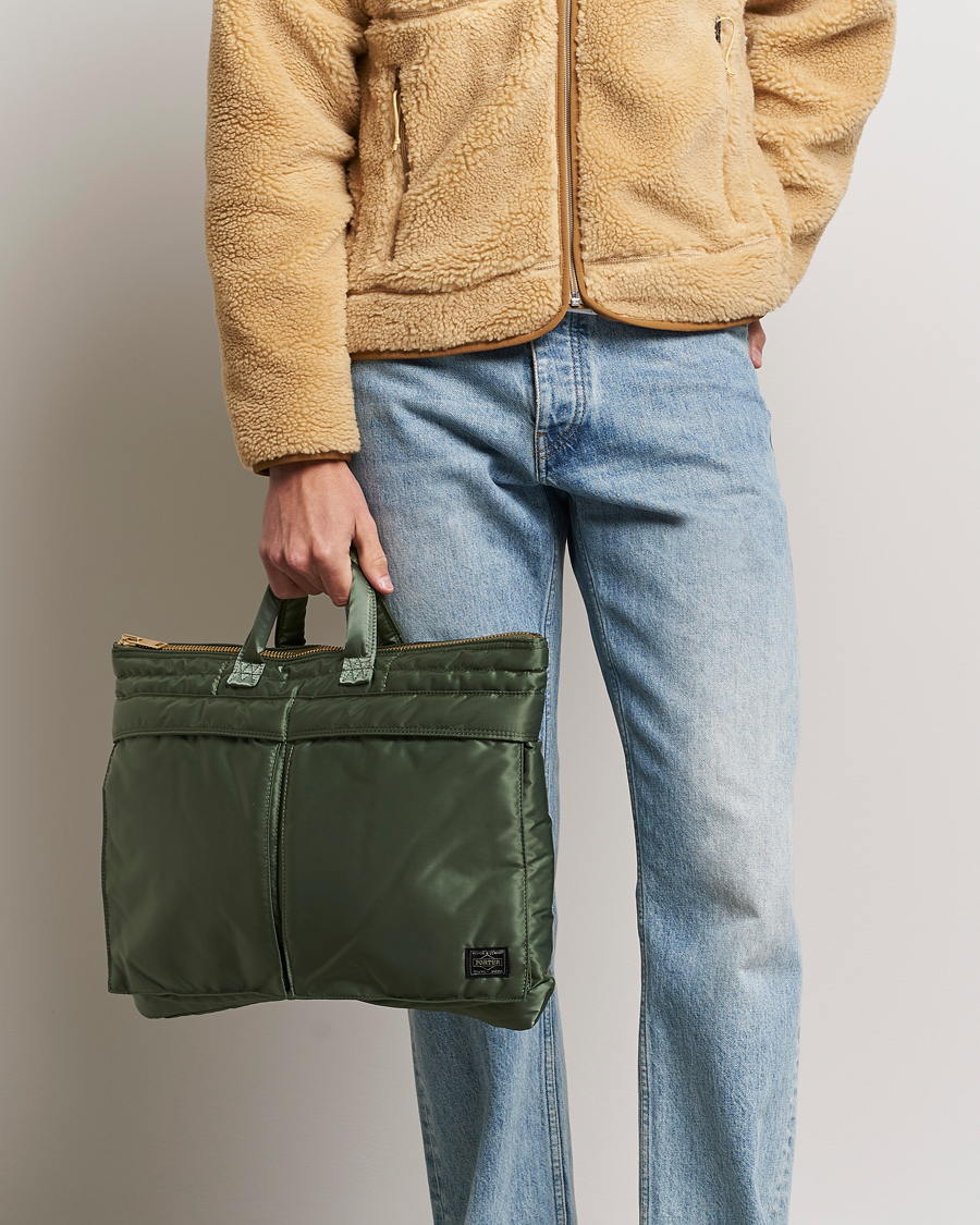 Herre | Porter-Yoshida & Co. Tanker Short Helmet Bag Sage Green | Porter-Yoshida & Co. | Tanker Short Helmet Bag Sage Green