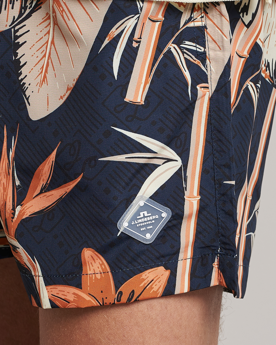 Herre | Badebukser | J.Lindeberg | Banks Tropical Swimshorts Navy
