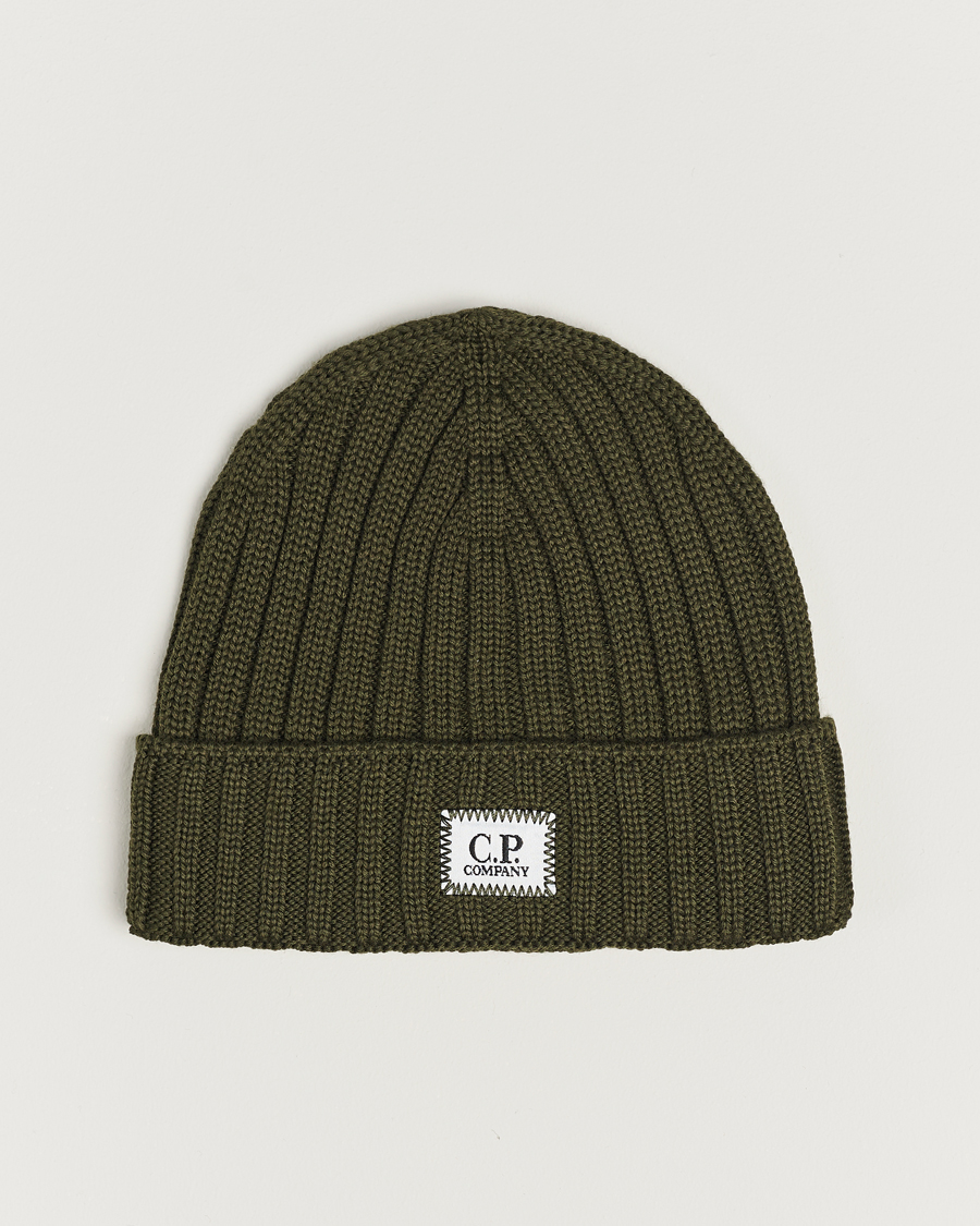 Herre | C.P. Company Knitted Merino Logo Beanie Olive | C.P. Company | Knitted Merino Logo Beanie Olive