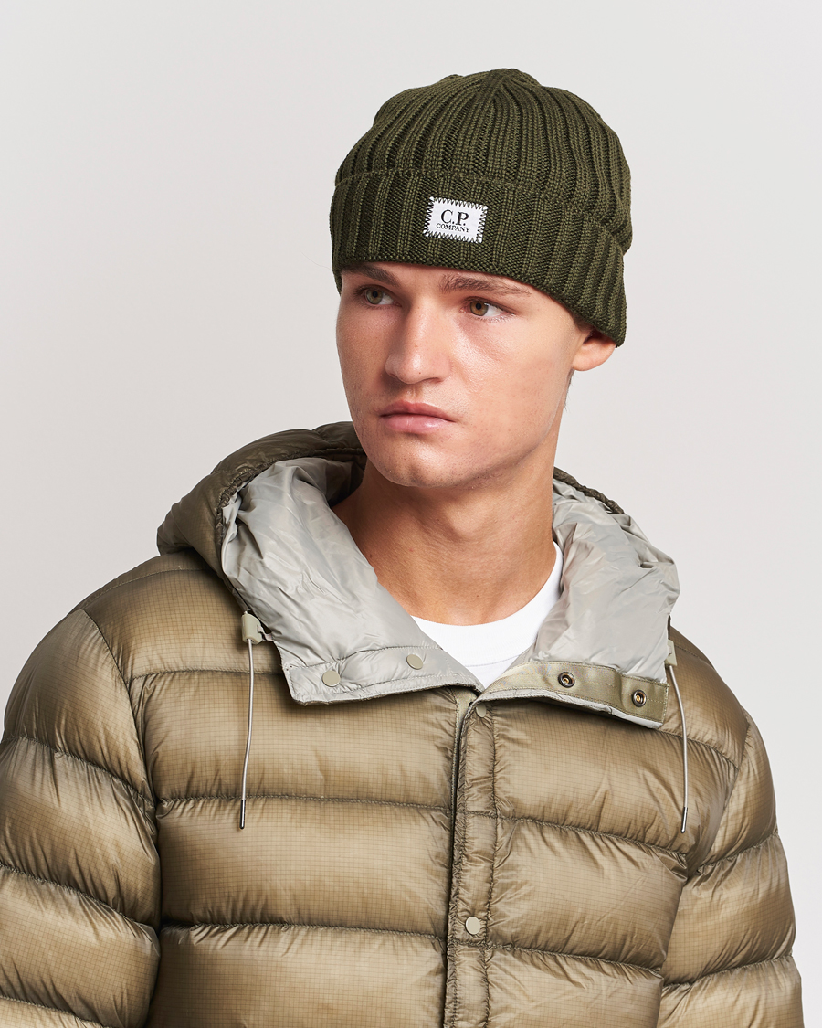Herre | Huer | C.P. Company | Knitted Merino Logo Beanie Olive