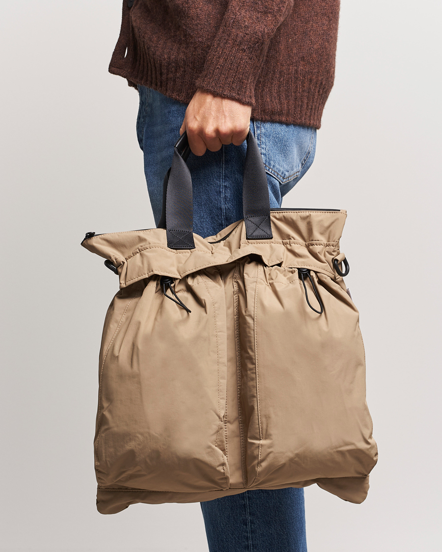 Herre | Nye varemærker | mazi untitled | Helmet Bag 02 Nylon Tote Beige