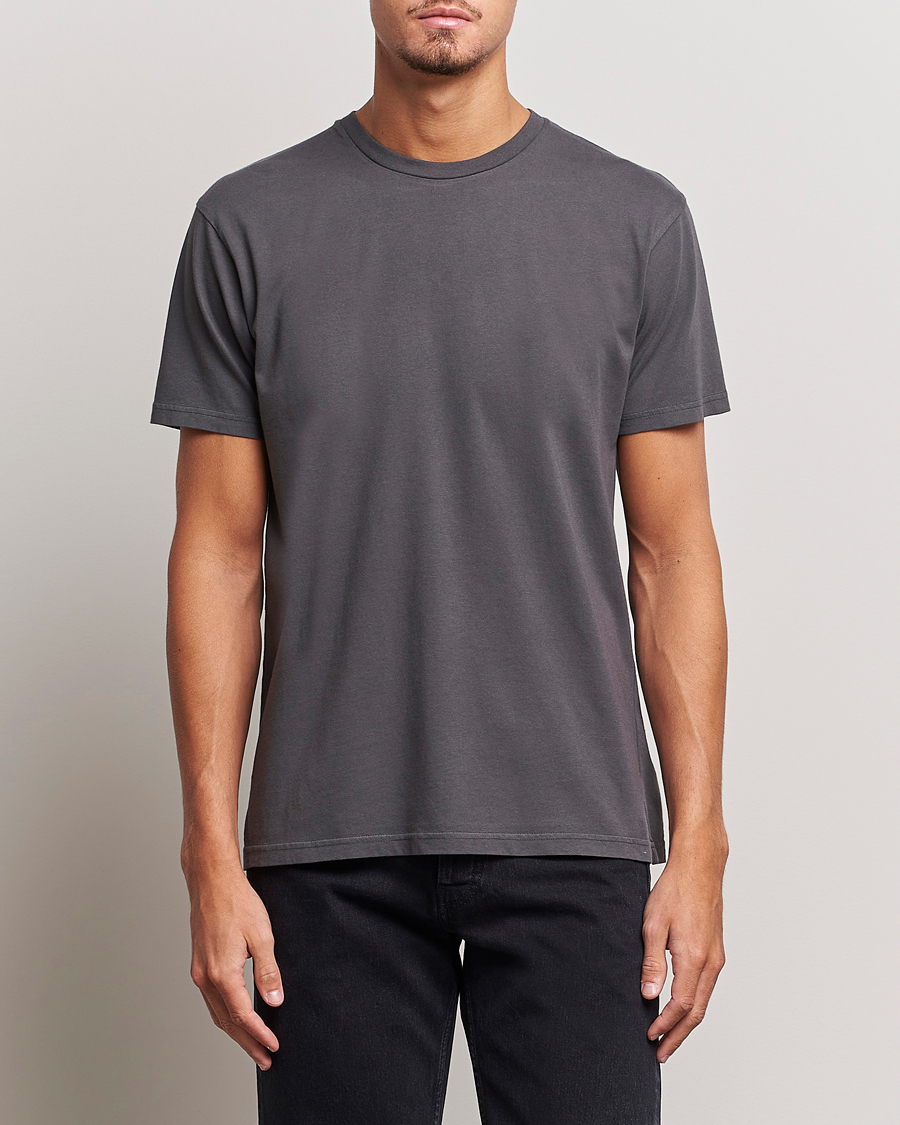 Herre | Wardrobe basics | Colorful Standard | Classic Organic T-Shirt Lava Grey