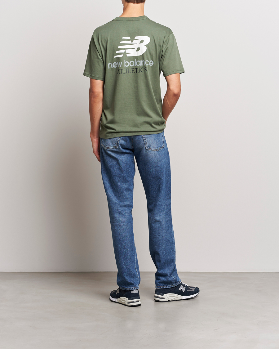 Herre | T-Shirts | New Balance | Athletics Graphic T-Shirt Deep Olive Green
