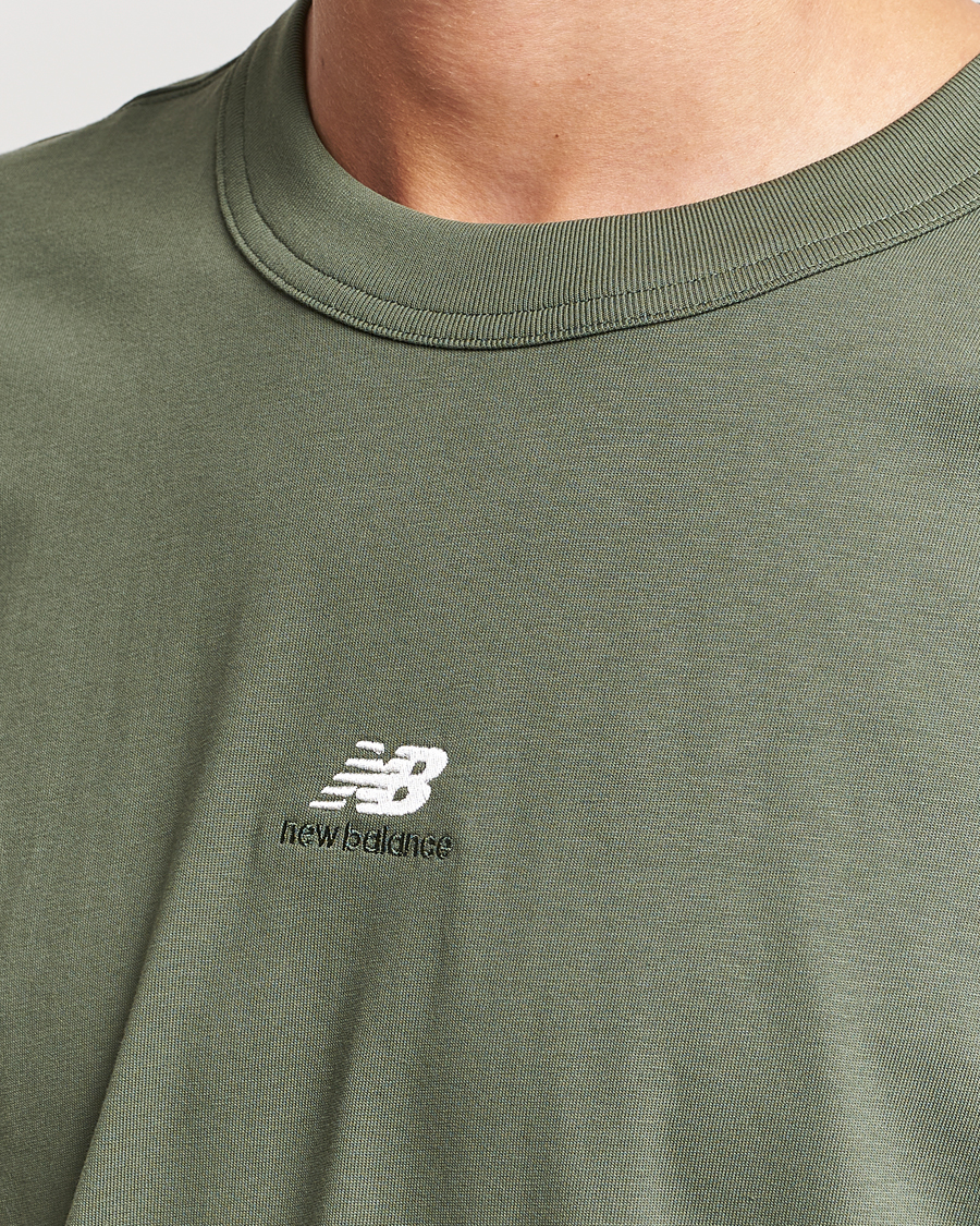 Herre | T-Shirts | New Balance | Athletics Graphic T-Shirt Deep Olive Green