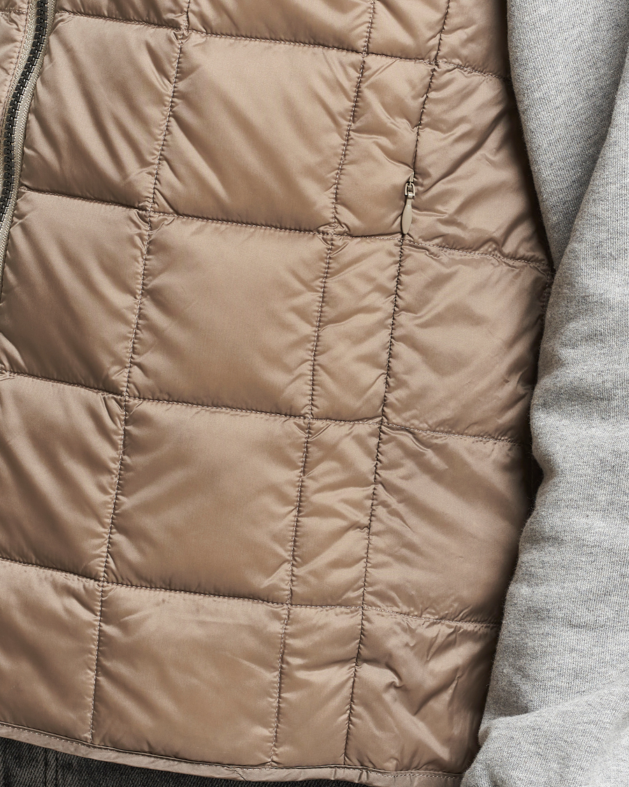 Herre | Jakker | TAION | High Neck Full Zip Lightweight Down Vest Khaki
